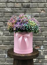 Цветочная композиция из Гипсофила и Розы в шляпной коробке в Кенже