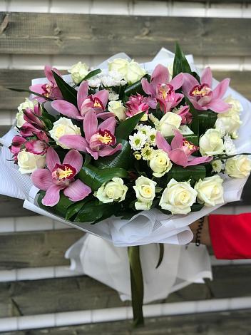 Букет цветов из: Розы и Хризантемы в Кенже