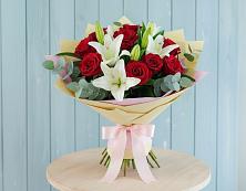 Букет цветов из:  Лилии и Розы в Кенже