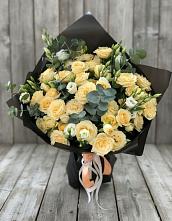 Букет цветов из:  Розы и Лизиантусы в Кенже