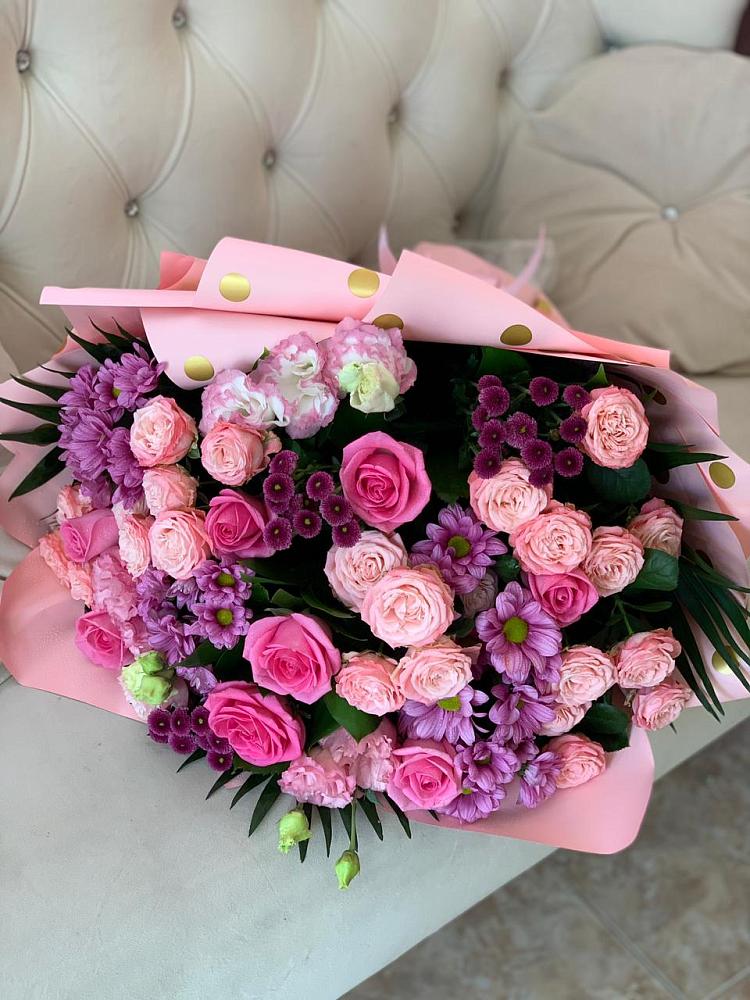 Букет цветов из: Хризантемы, Розы и Лизиантусы в Кенже