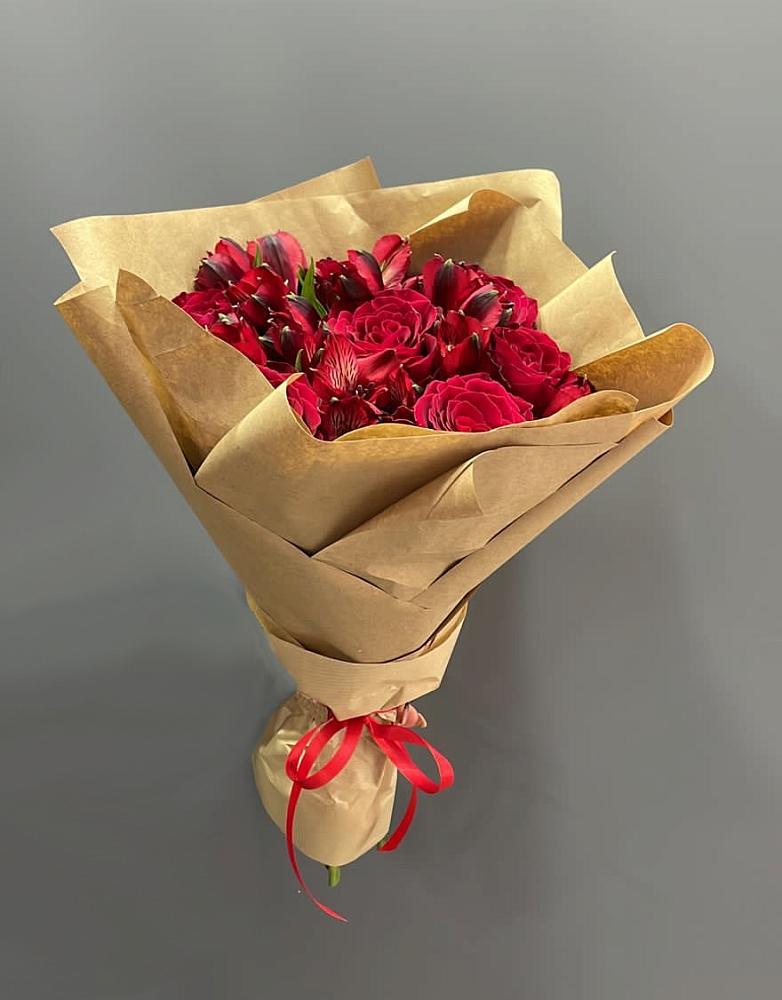 Букет цветов из: Альстромерии и Розы в Кенже