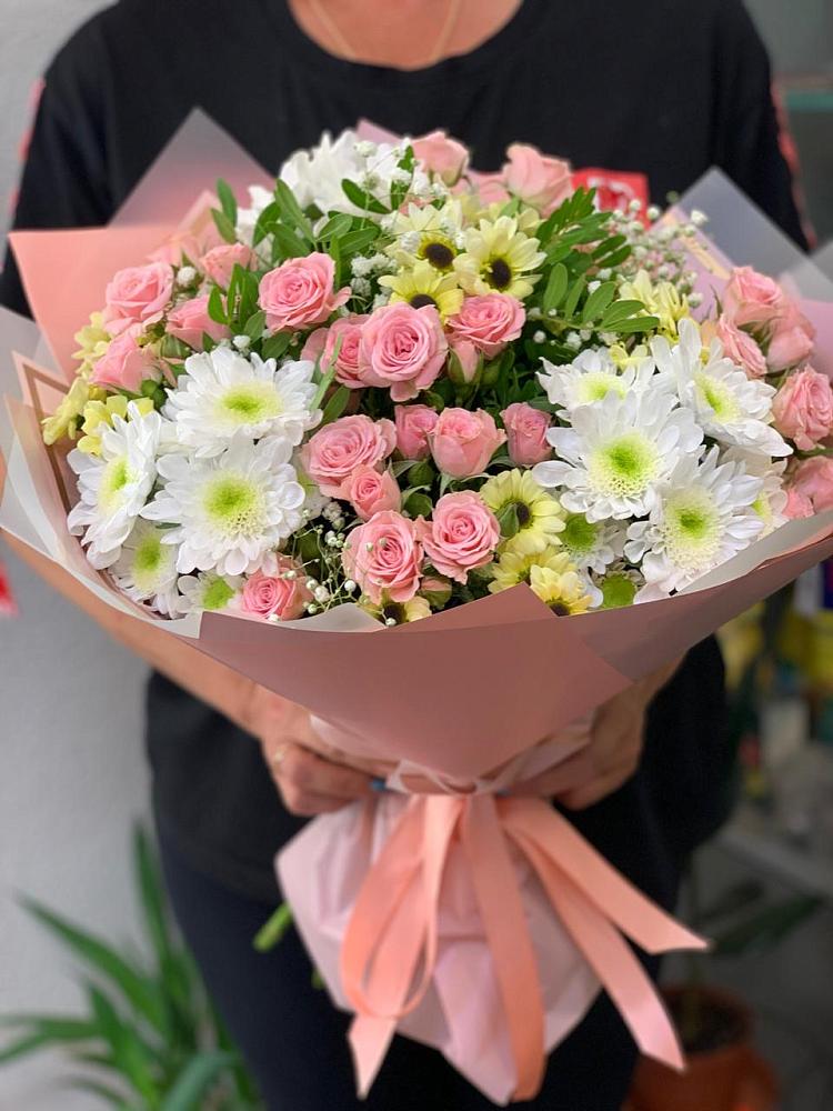 Букет цветов из: Розы и Хризантемы в Кенже