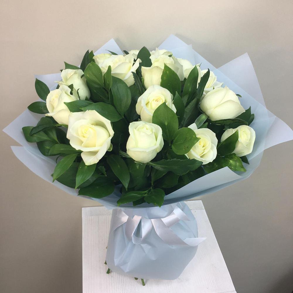 Букет 15 Белых роз Проуд в Кенже