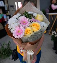 Букет цветов из:  Герберы, Розы и Хризантемы #REPLACE_PRED# Кенже