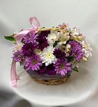 Цветочная композиция из Хризантемы и Альстромерии в корзине в Кенже