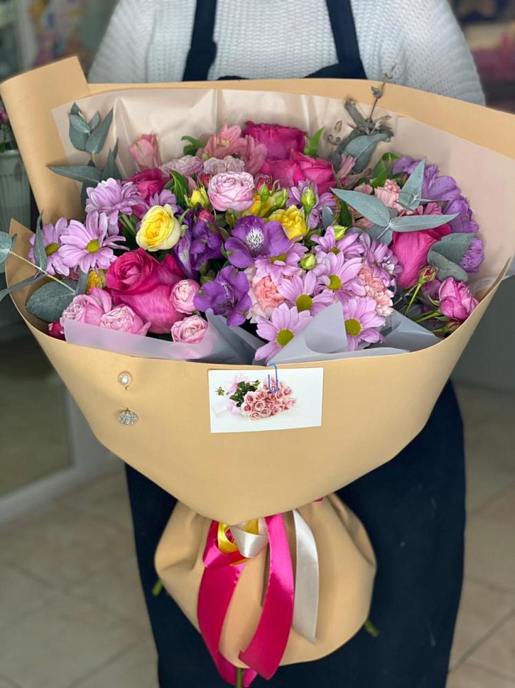 Букет цветов из: Хризантемы, Гвоздики и Альстромерии в Кенже