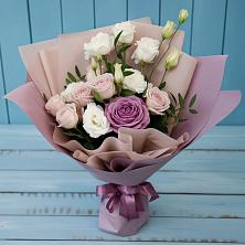 Букет цветов из:  Розы и Лизиантусы в Кенже