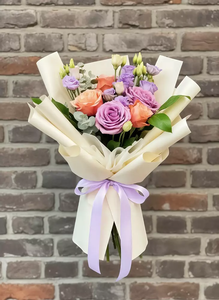 Букет цветов из: Лизиантусы и Розы в Кенже