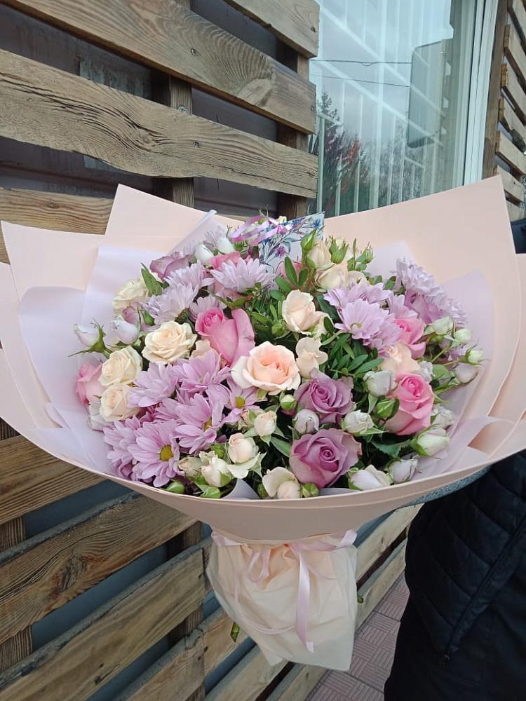 Букет цветов из: Розы и Хризантемы в Кенже