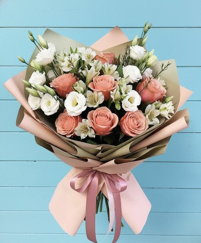 Букет цветов из: Розы, Альстромерии и Лизиантусы в Кенже