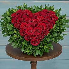 Цветочная композиция из Розы в виде сердца в Кенже