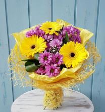Букет цветов из:  Хризантемы и Герберы в Кенже