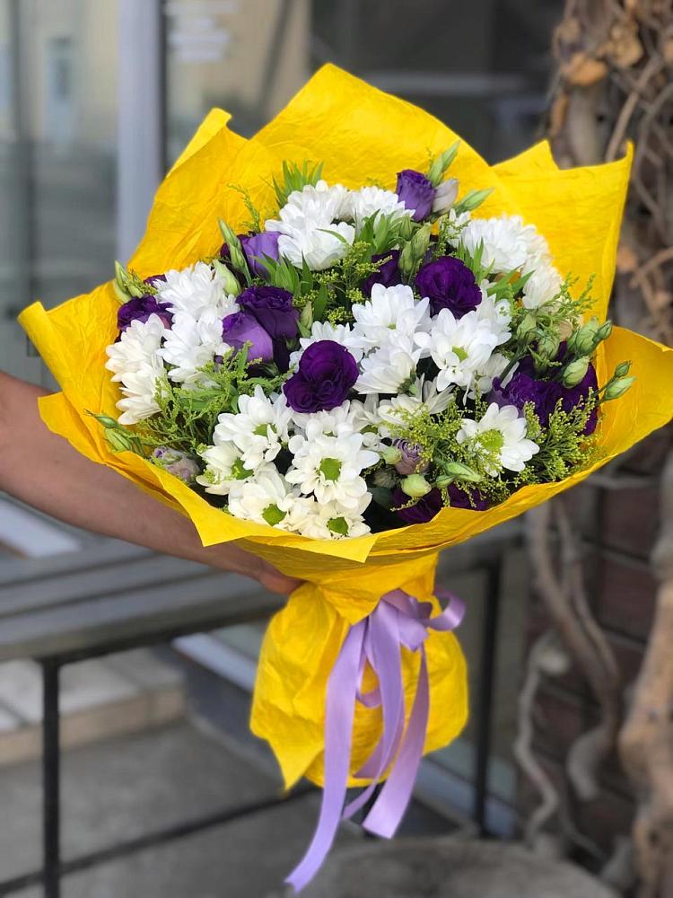 Букет цветов из: Ирисы, Хризантемы и Ромашки в Кенже
