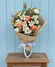 Букет цветов из:  Альстромерии, Лизиантусы, Розы и Хризантемы в Кенже