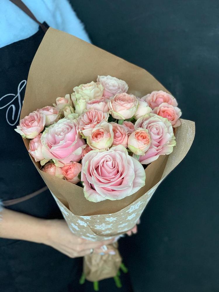 Букет цветов из: Хризантемы и Розы в Кенже