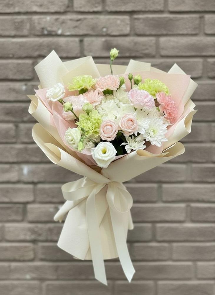 Букет цветов из: Гвоздики, Розы, Лизиантусы и Хризантемы в Кенже