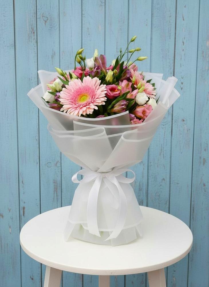 Букет цветов из: Герберы, Альстромерии и Лизиантусы в Кенже