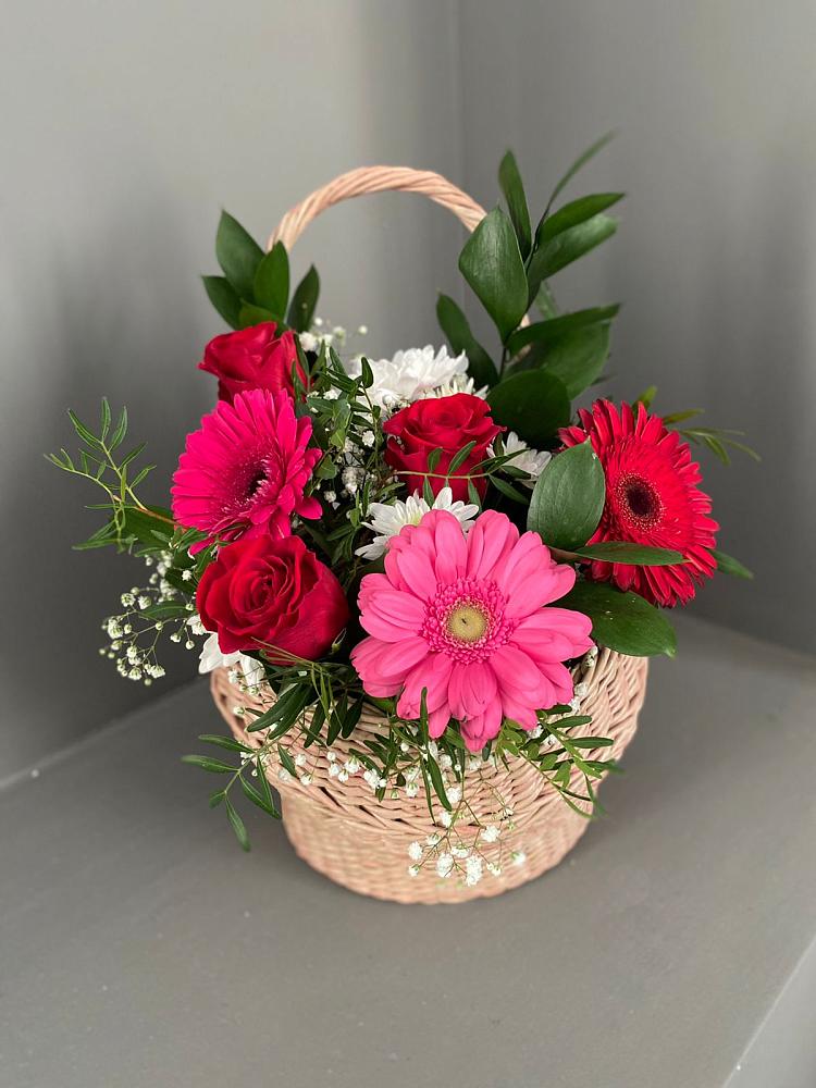 Цветочная композиция из Розы, Хризантемы и Герберы в корзине в Кенже