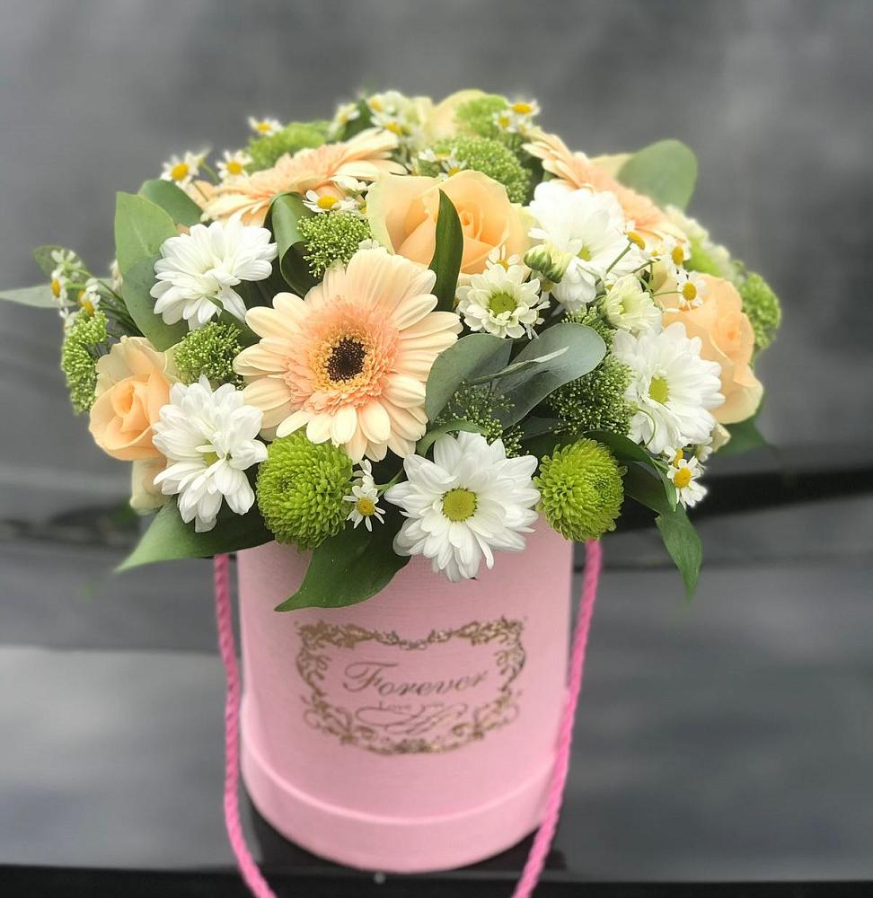 Цветочная композиция из Розы, Герберы и Хризантемы в шляпной коробке в Кенже