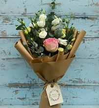 Букет цветов из:  Розы и Лизиантусы в Кенже