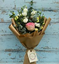 Букет цветов из:  Розы и Лизиантусы в Кенже
