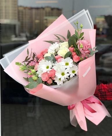 Букет цветов из: Розы, Лизиантусы и Хризантемы в Кенже