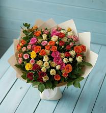 Букет Микс из разноцветных кустовых роз в Кенже