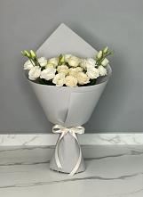 Букет цветов из:  Розы и Лизиантусы в Кенже